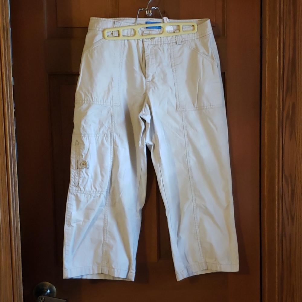 Gently worn Dockers capris pants
